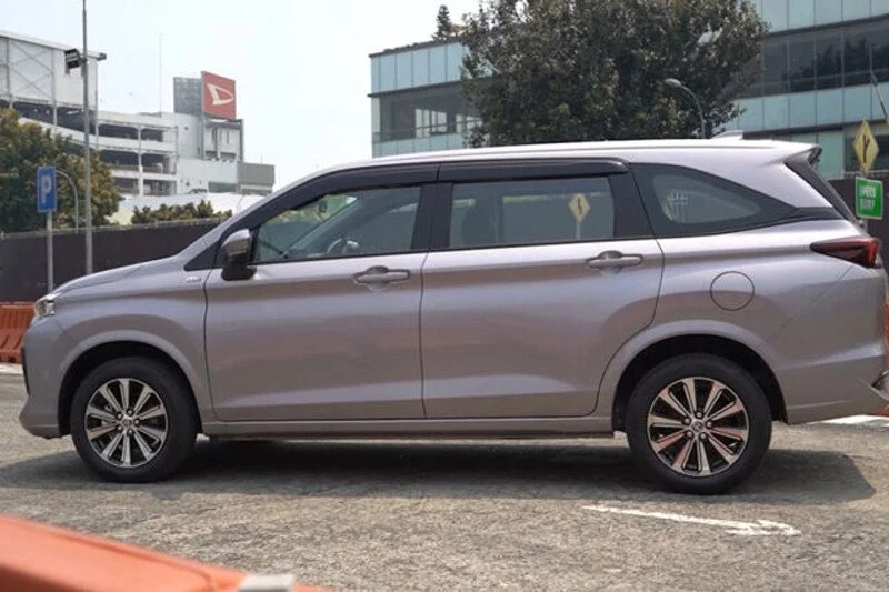 Toyota Avanza Premio MT
