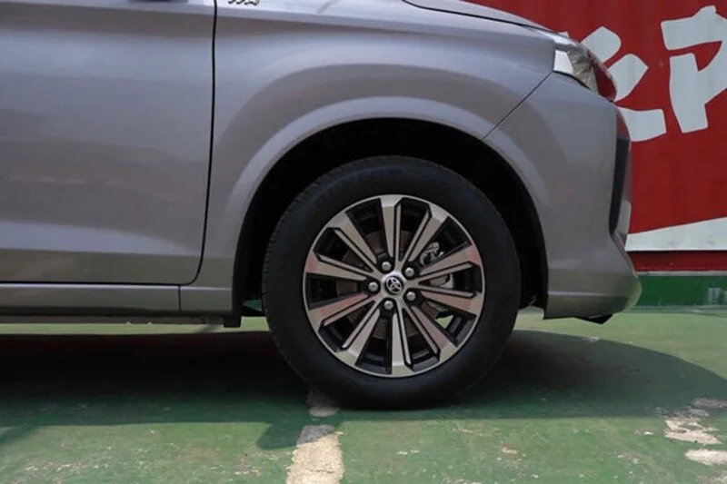 Toyota Avanza Premio MT