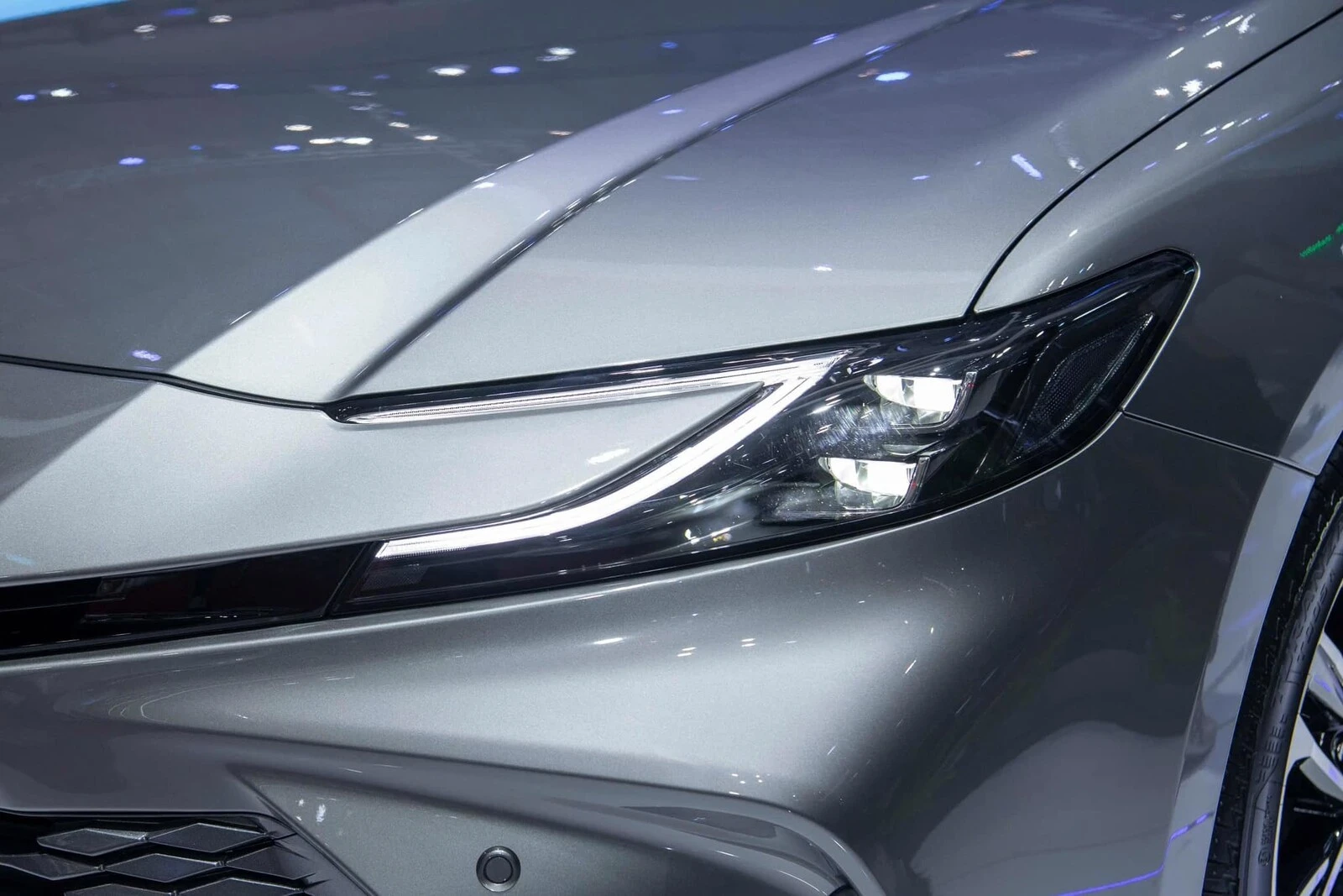 Toyota Camry HEV MID