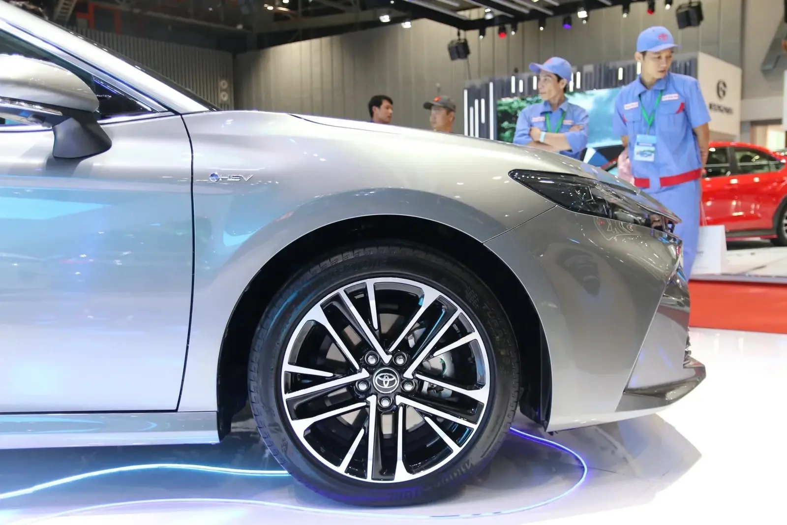 Toyota Camry HEV MID