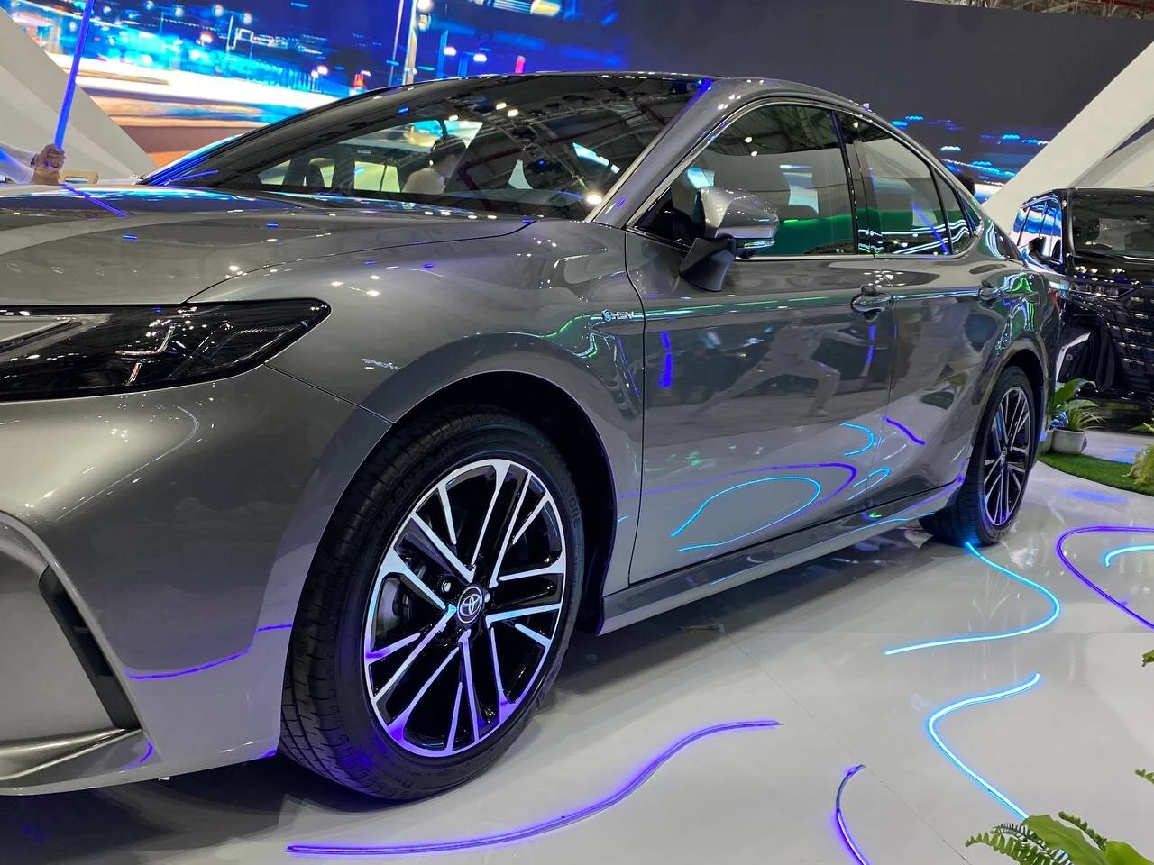 Toyota Camry HEV MID