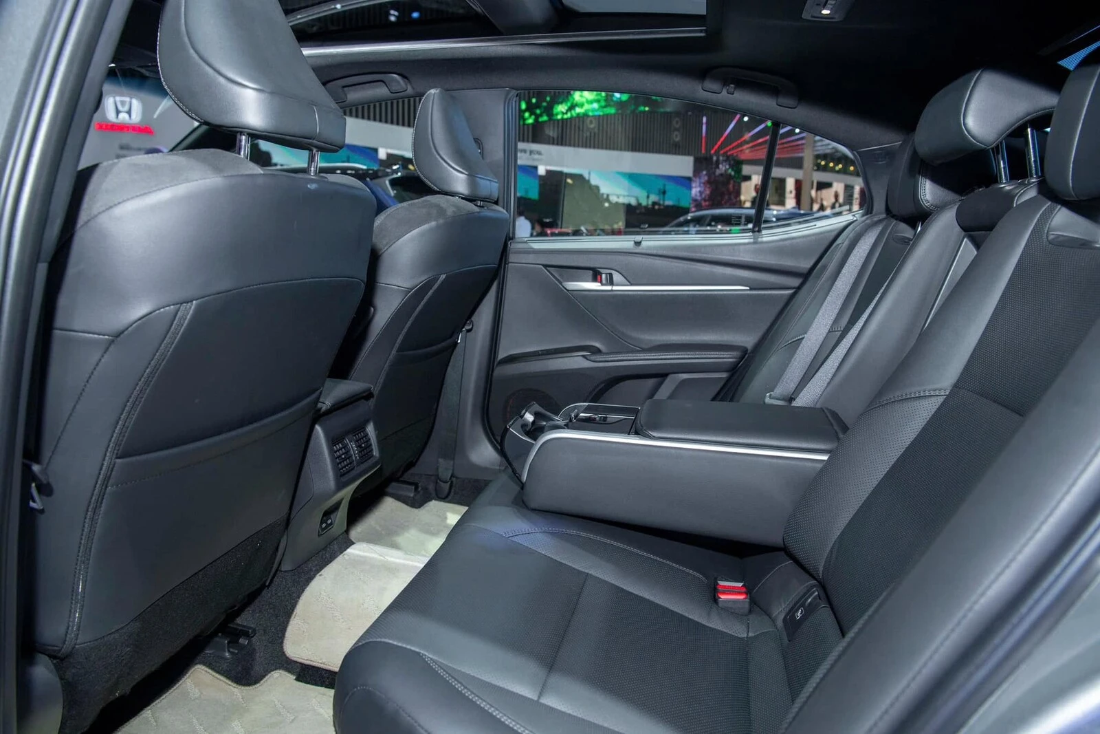 Toyota Camry HEV MID