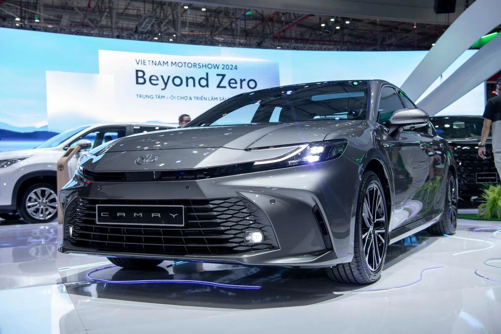 Toyota Camry HEV MID